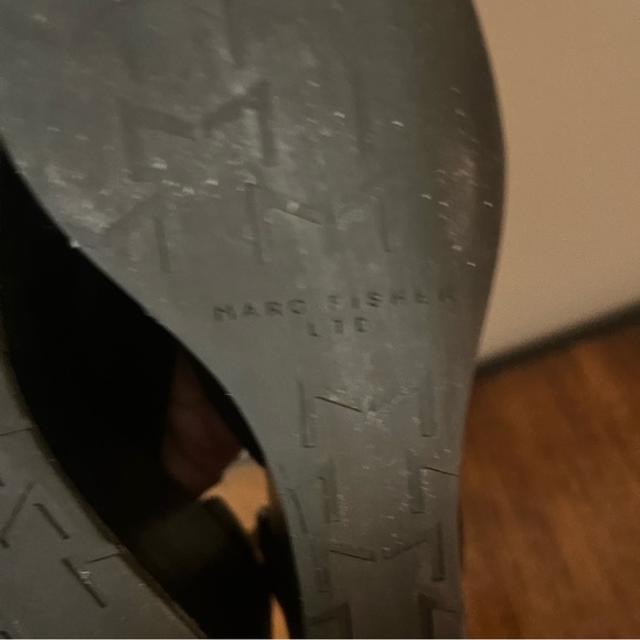 Marc Fisher Chic Black Leather Wedge Sandals. Women’s size 6.5 - Picture 12 of 13